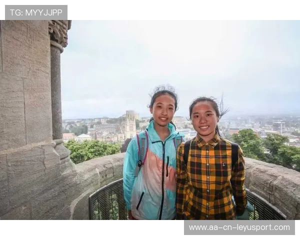 伯明翰宫城天的灵巧盘带让整个队内训练节奏上扬