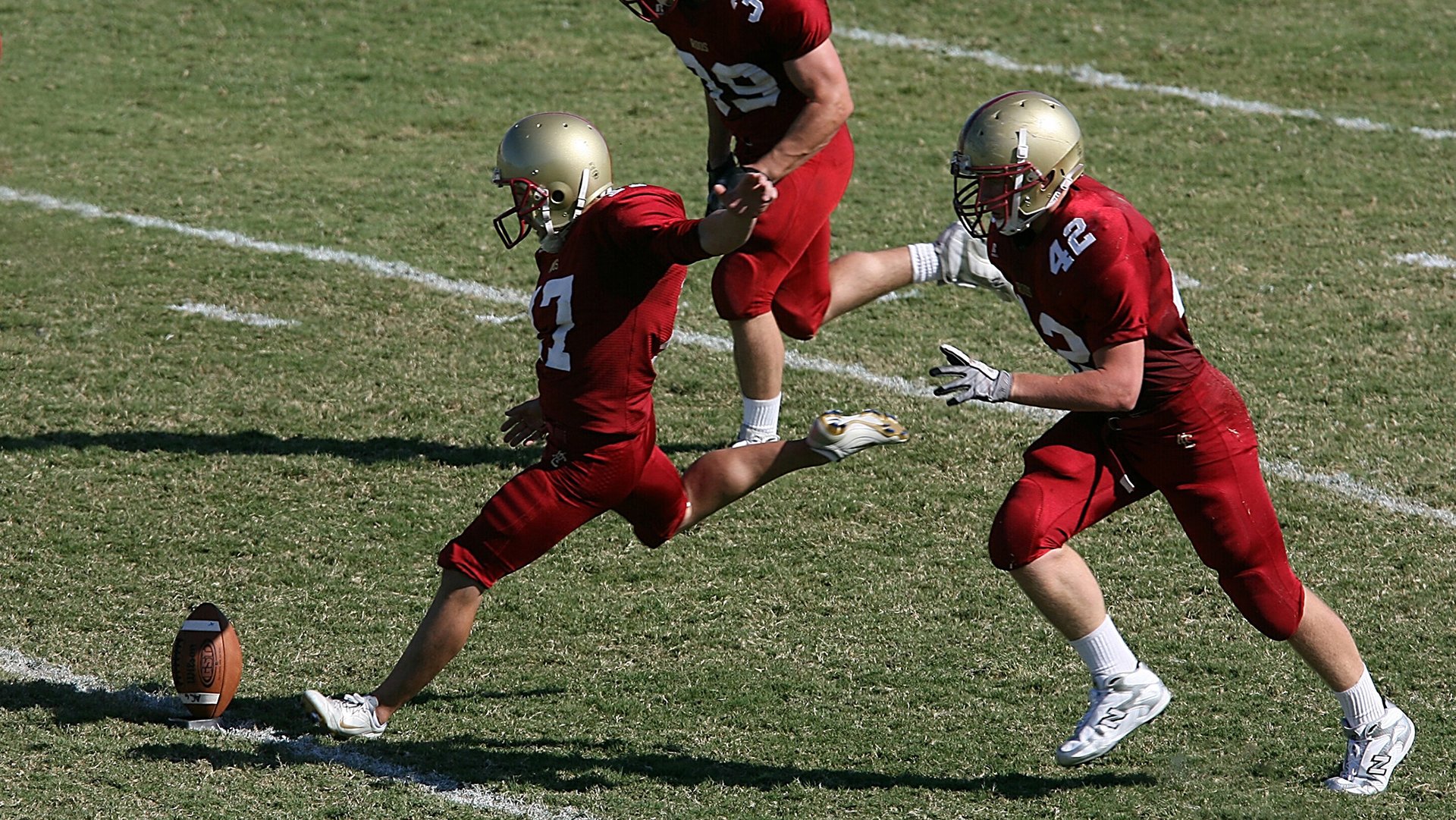 乐鱼体育APP官方下载-皮特·卡普尔凭借强大的身体素质和精湛的球技,成为袋鼠队的重要球员
